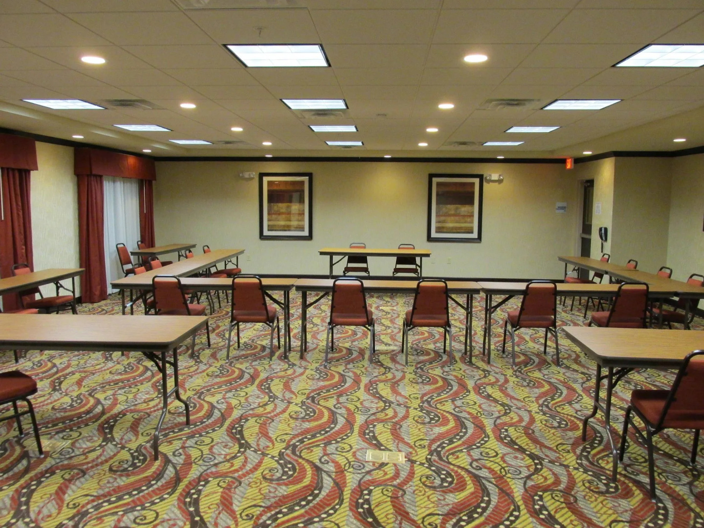 Holiday Inn Express & Suites Wheeling by IHG