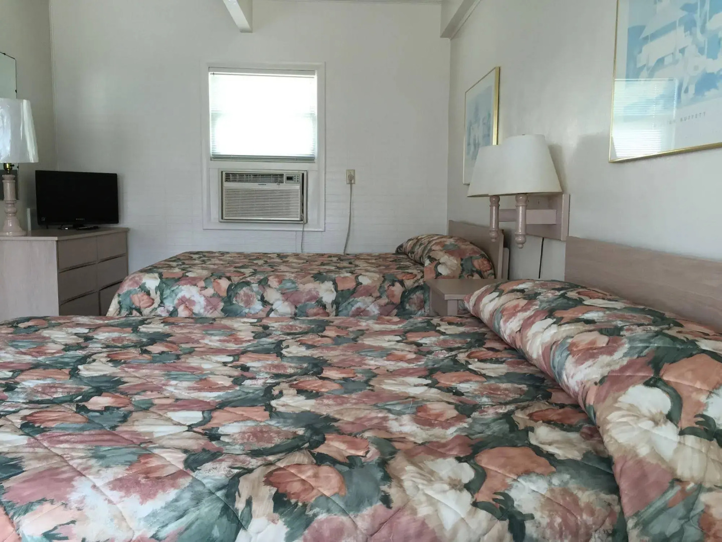 Fish Tales Boardwalk Inn