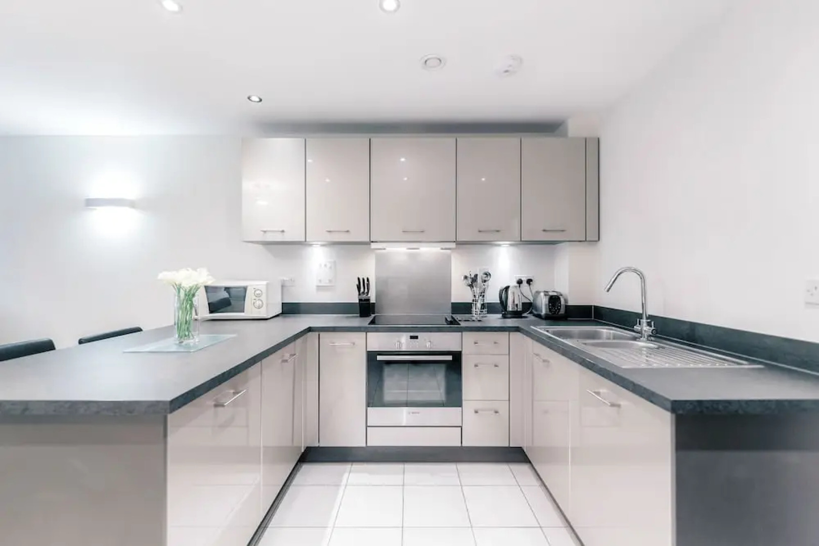 Roomspace Apartments -New Manor House