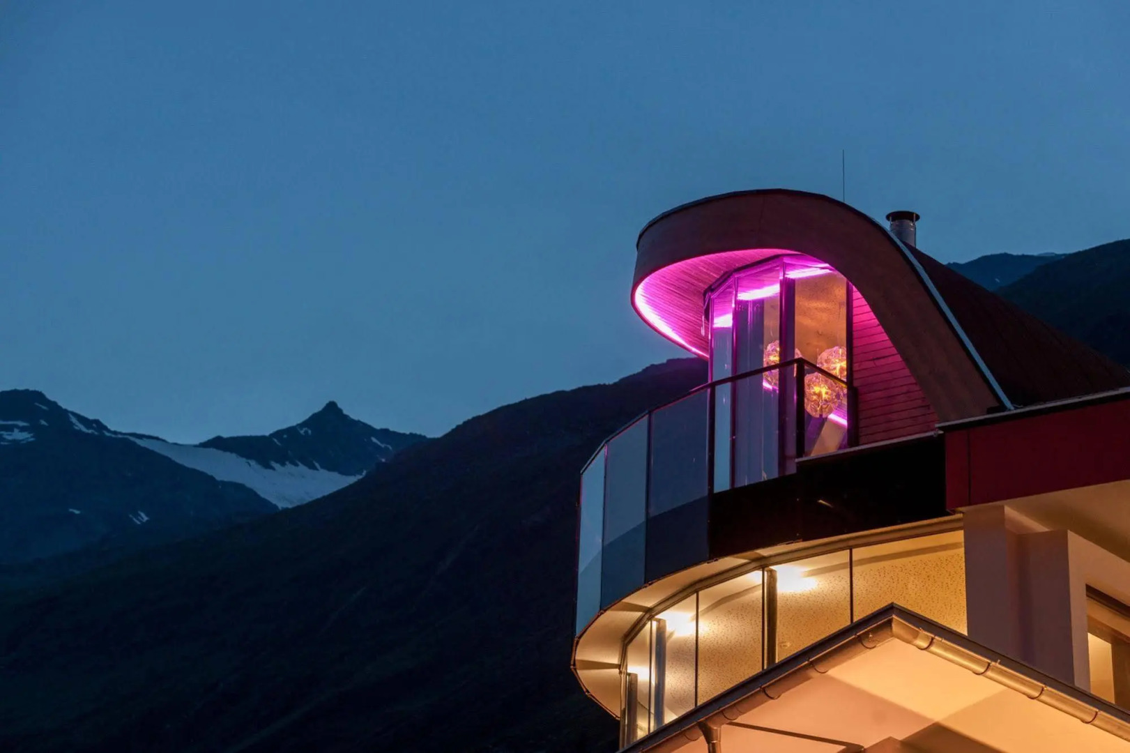 Josl Mountain Lounging Hotel