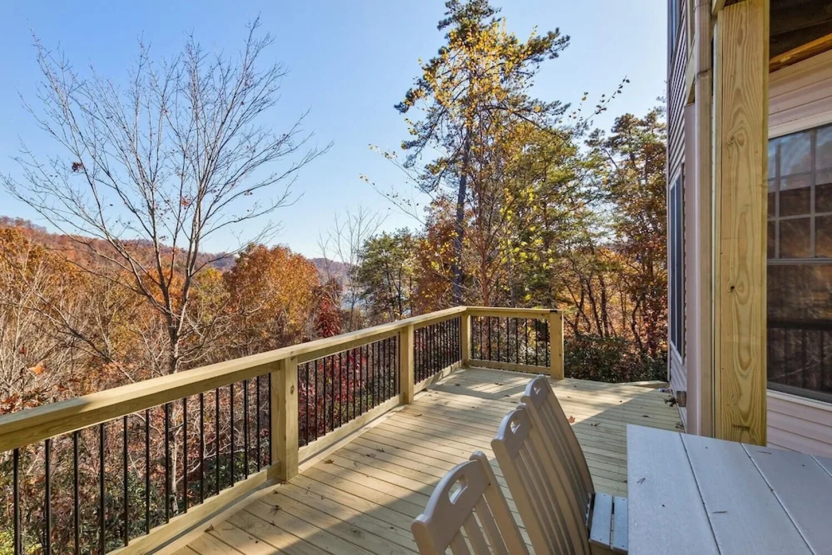 Rumbling Bald Resort Home In Lake Lure - Wifi - Community Beach, Pool, Golf And More 5 Bedroom Home by Sunscape Property Management