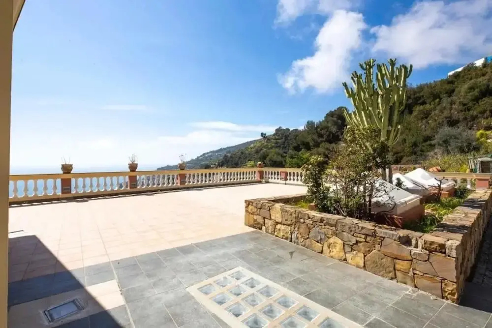 Villa Paradise-sleeps 20-pool-sea Views-pets