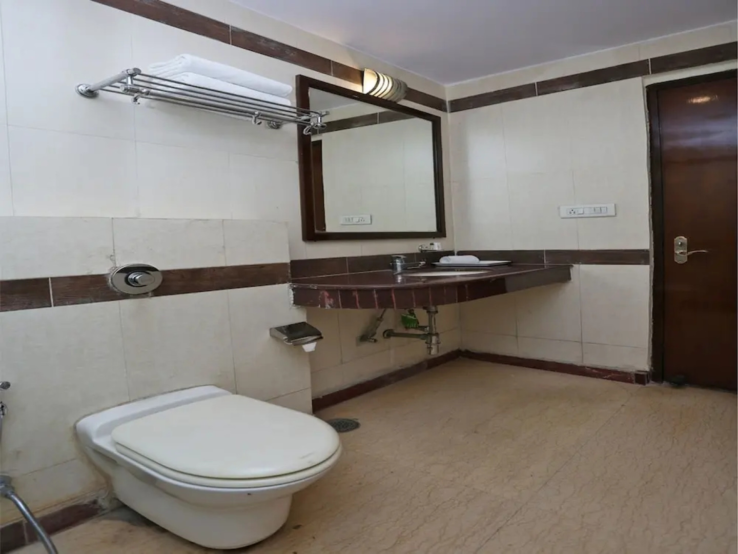 OYO 16565 Karnal Haveli