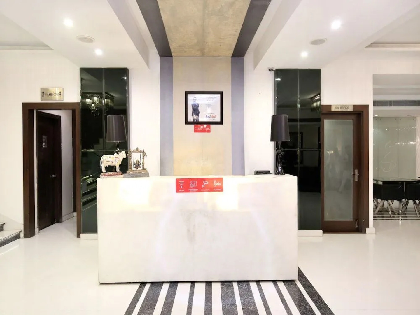 OYO 15134 Hotel Downtown