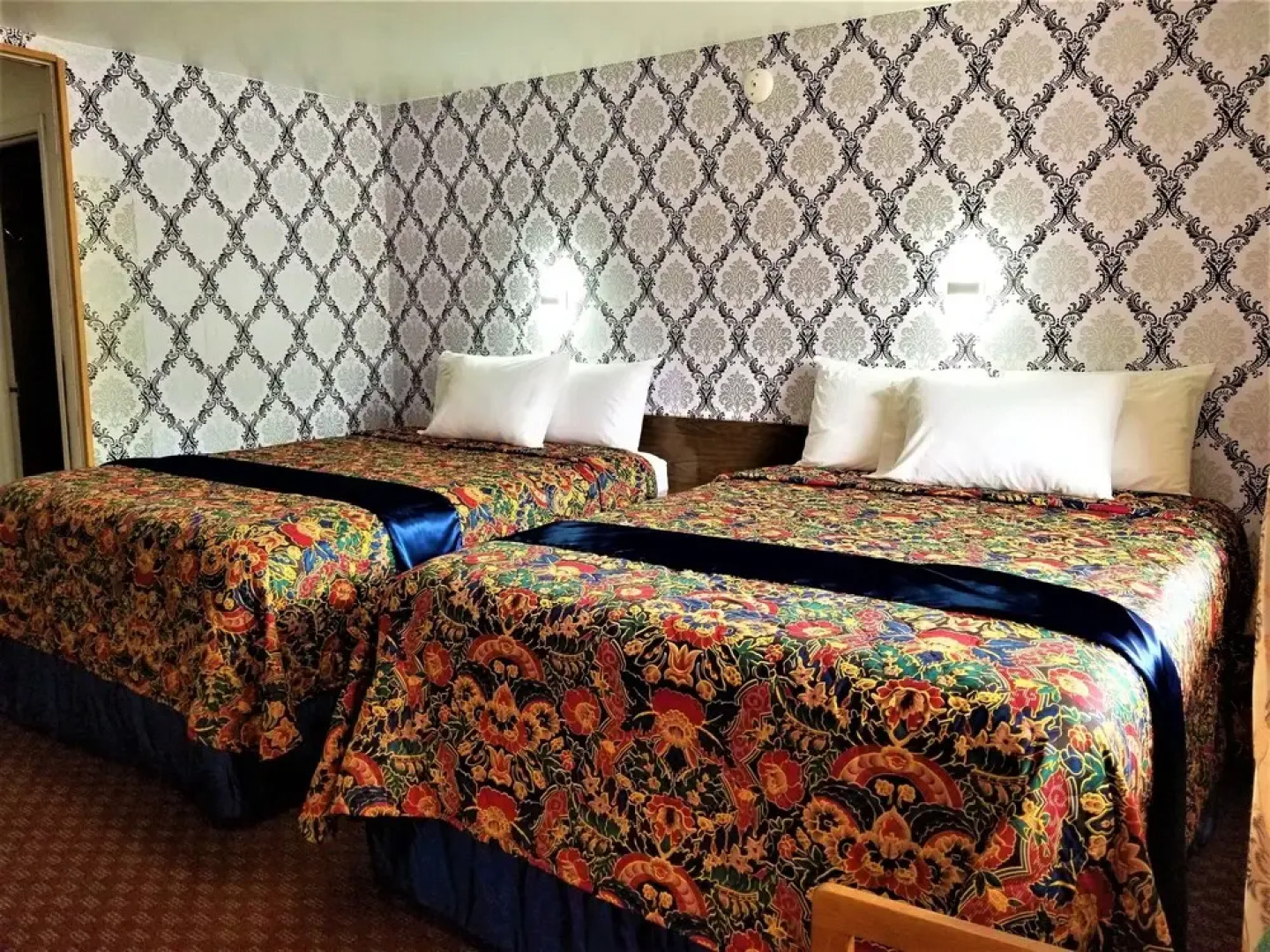 Town House Motor Inn