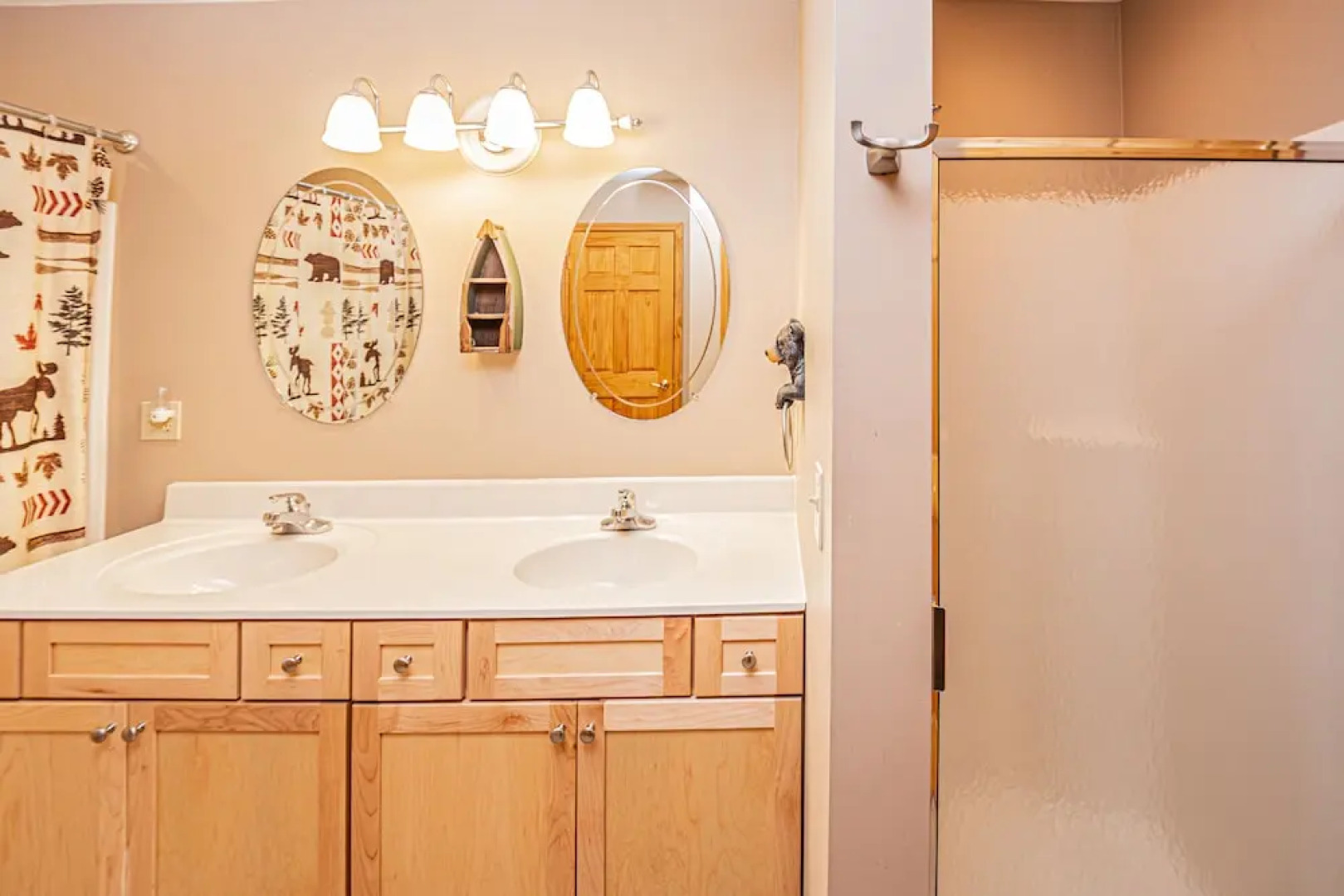 Rocky Adventures Five Bedroom Holiday Home