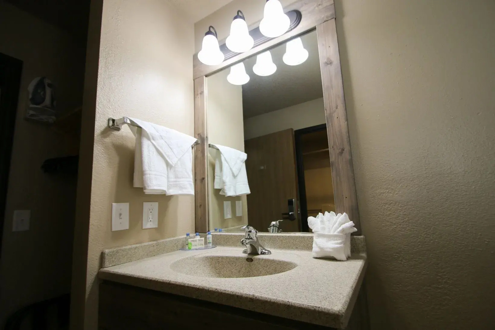 Woodside Dells Hotel & Suites