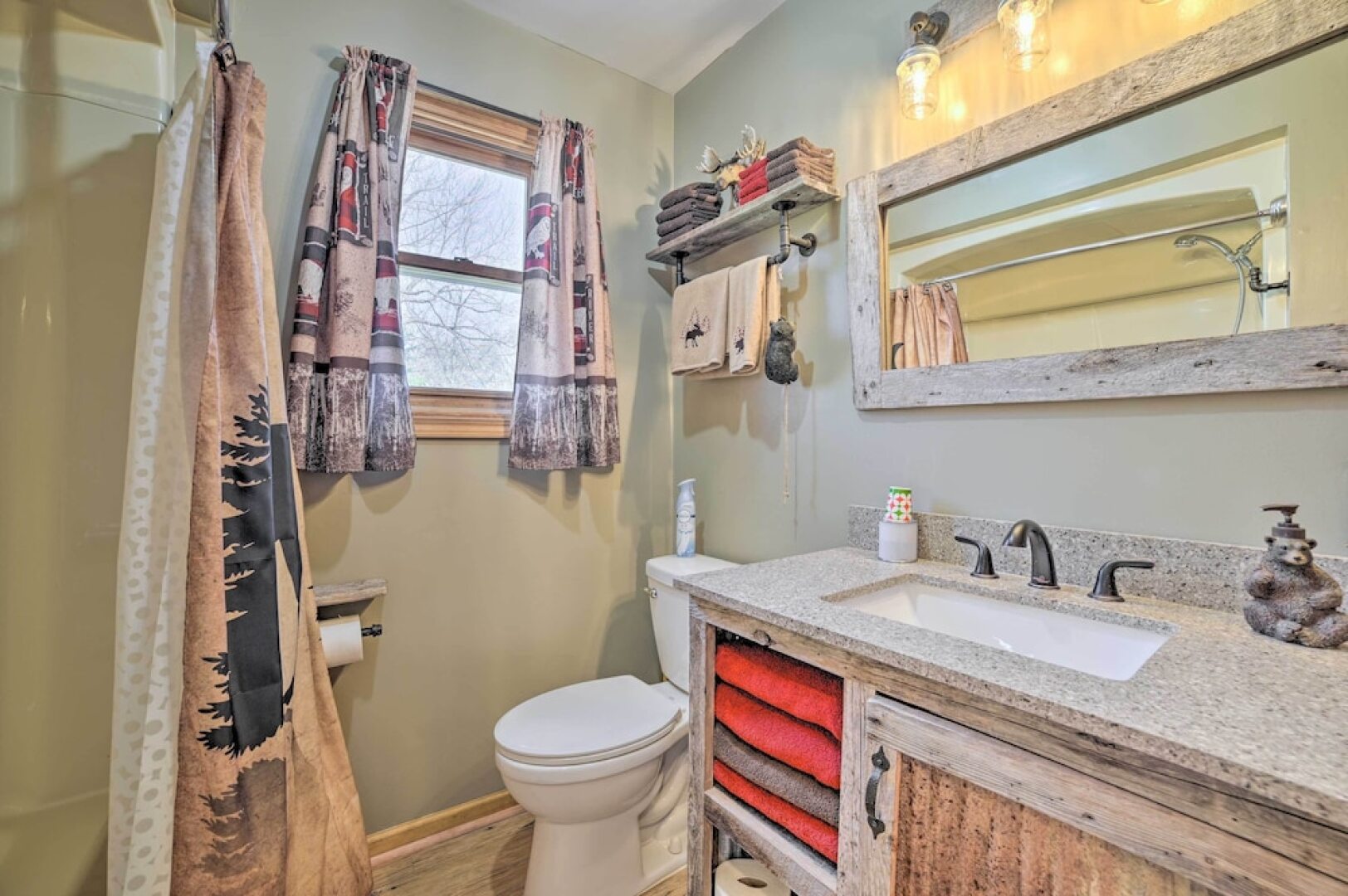 Family Cottage 3 Mi to Higgins Lake State Pk!