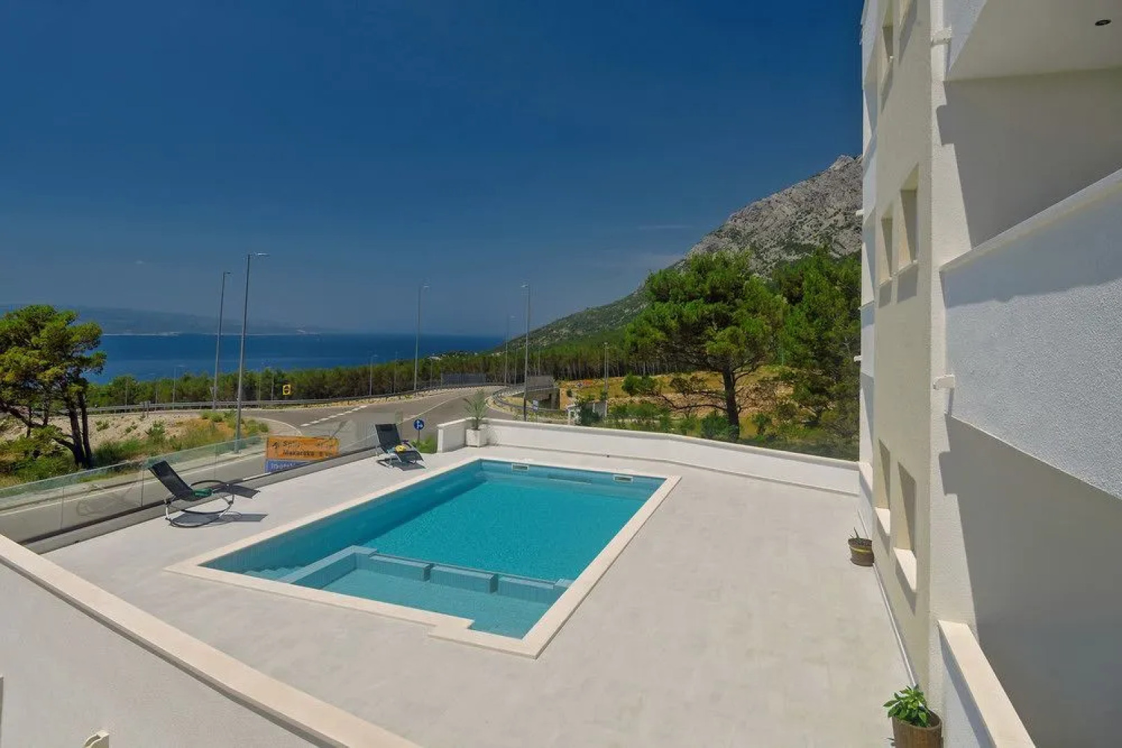 Sunny Sky apartments beneath Biokovo