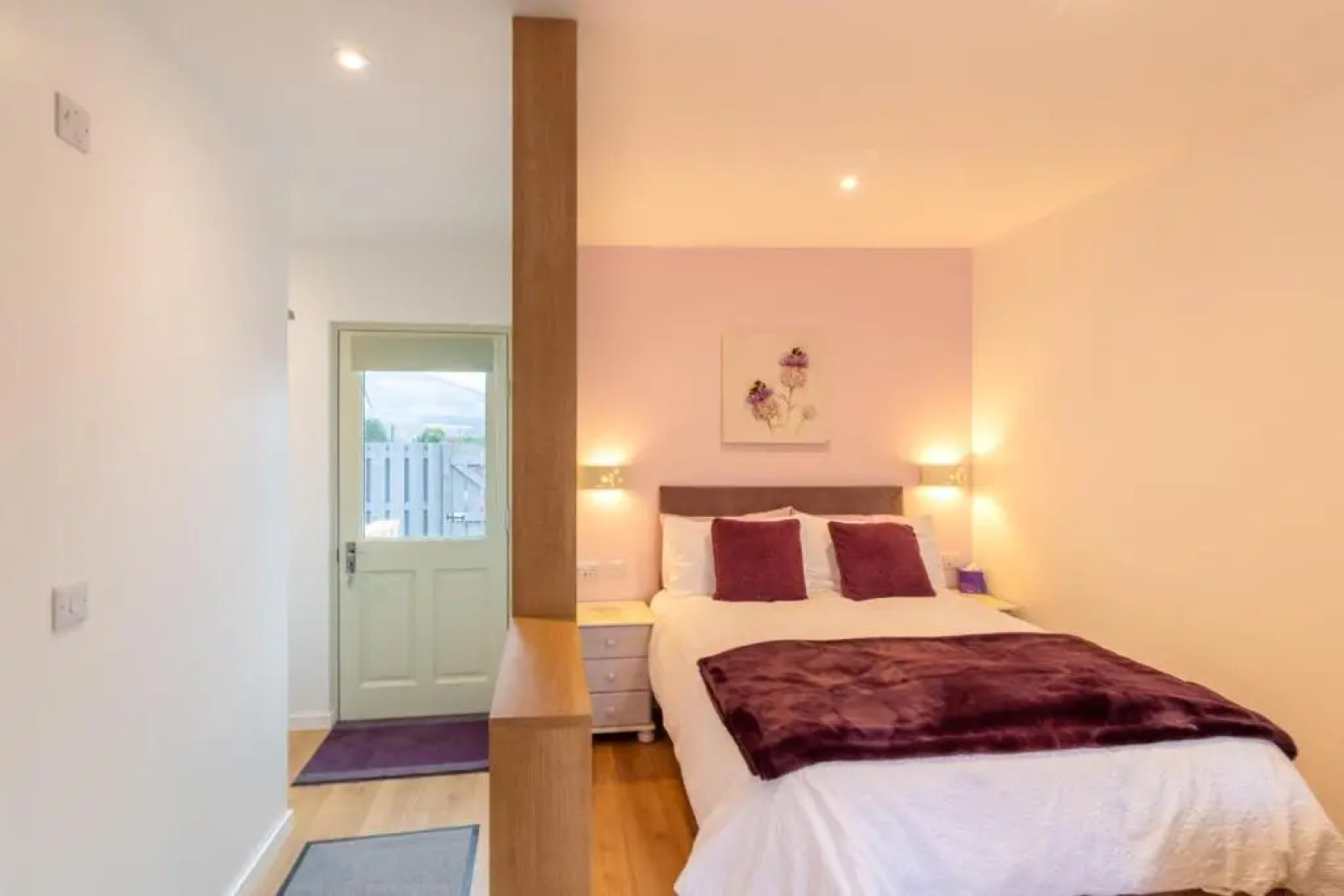 Allt Mor Rentals - Chalet with hot tub, And Studio Apartment with balcony