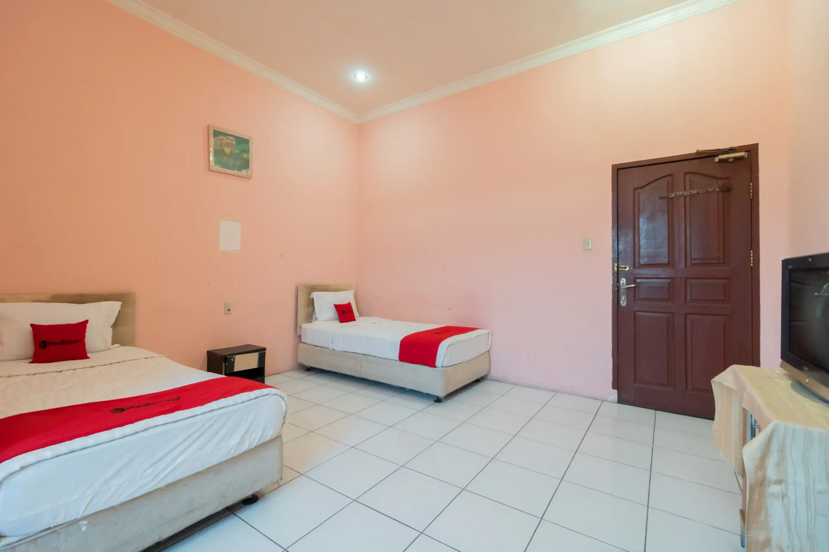 RedDoorz near Silangit International Airport