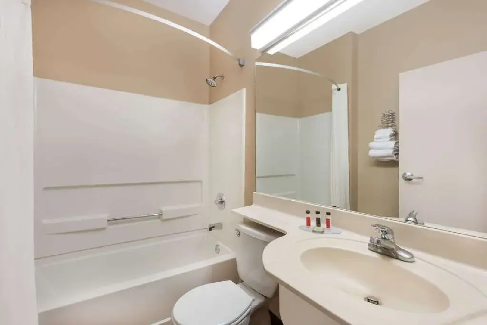 Super 8 Blue Springs