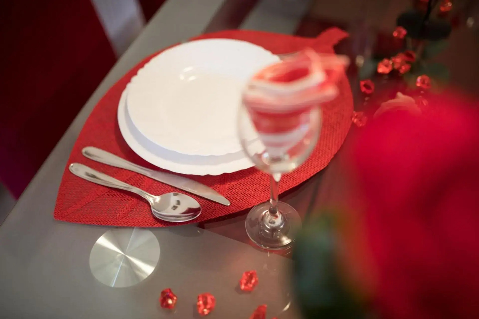 Apartment Doris, Nenadici