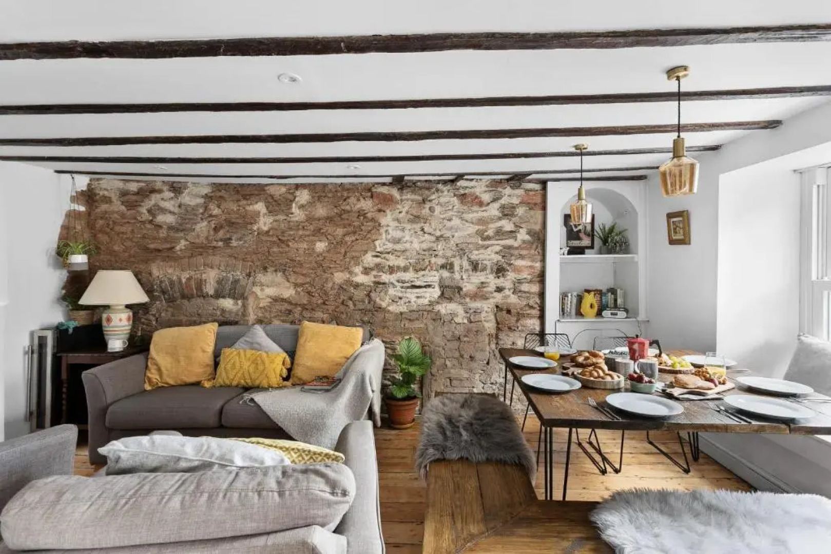 Fourways - Stylish 3-storey Townhouse With Gardens