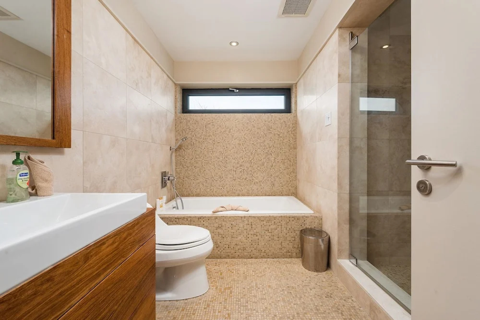 Modern Luxury Furnished, Surrounding St-Lawrence River View, Tranquil