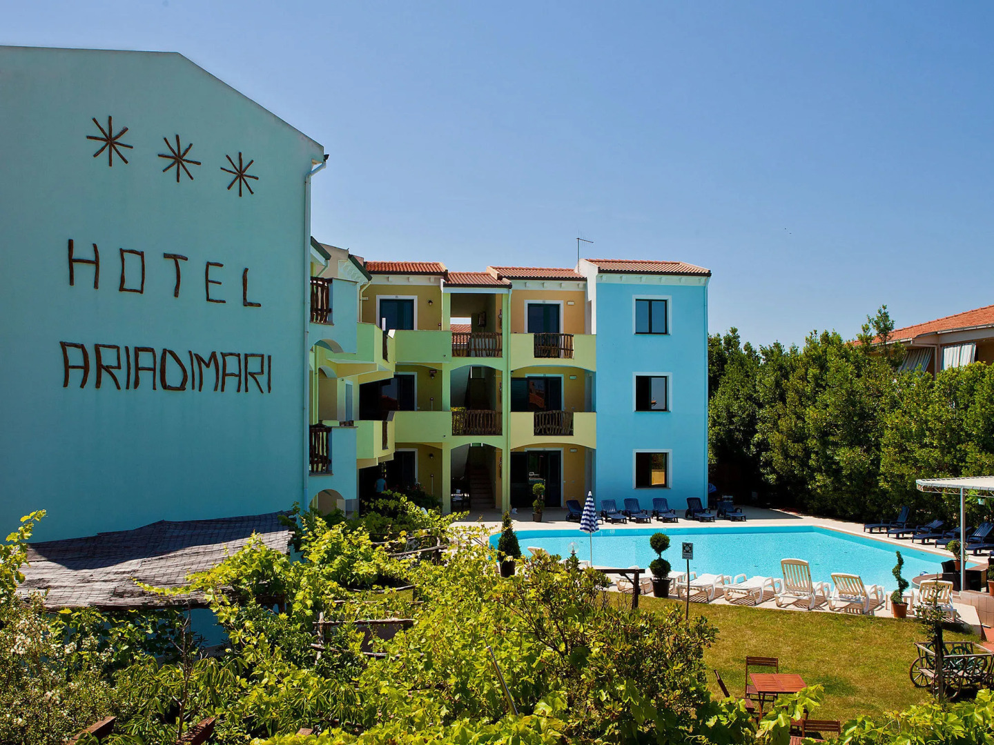 Ariadimari Hotel