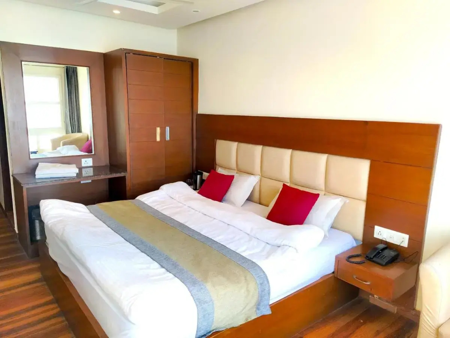 Hotel Samrat - On Mall Road