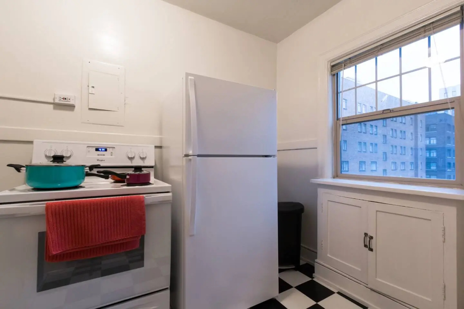 Downtown Historic Condo With Long Term Stay Discounts!