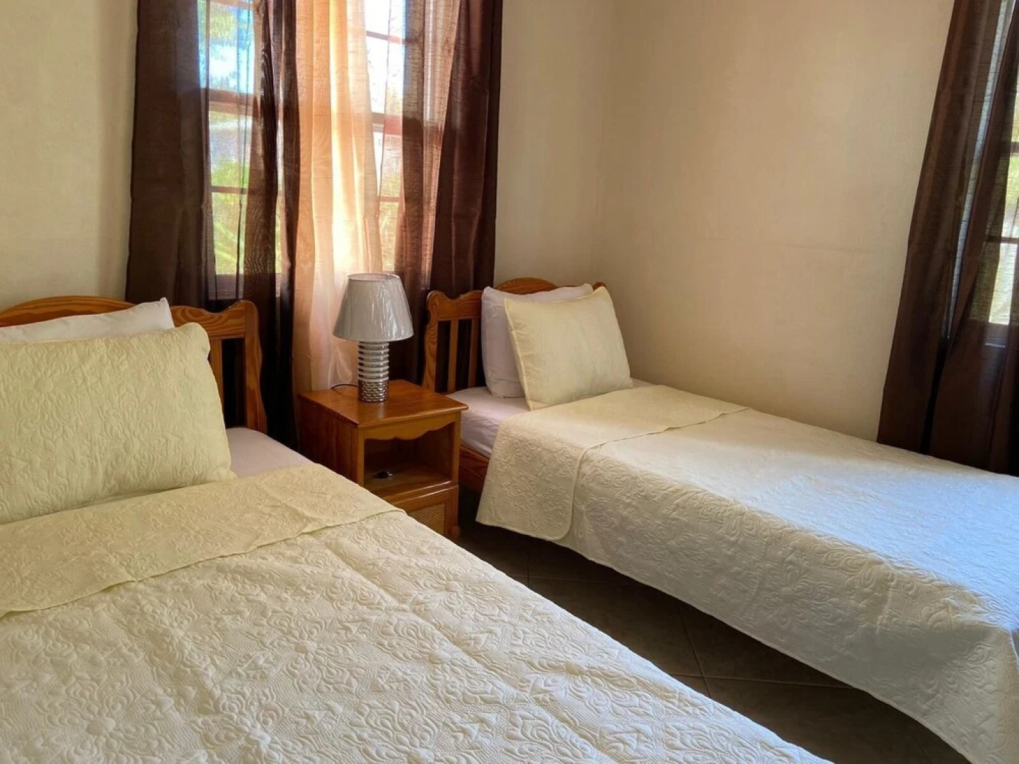 Inviting 2-bed Apartment West Coast Private