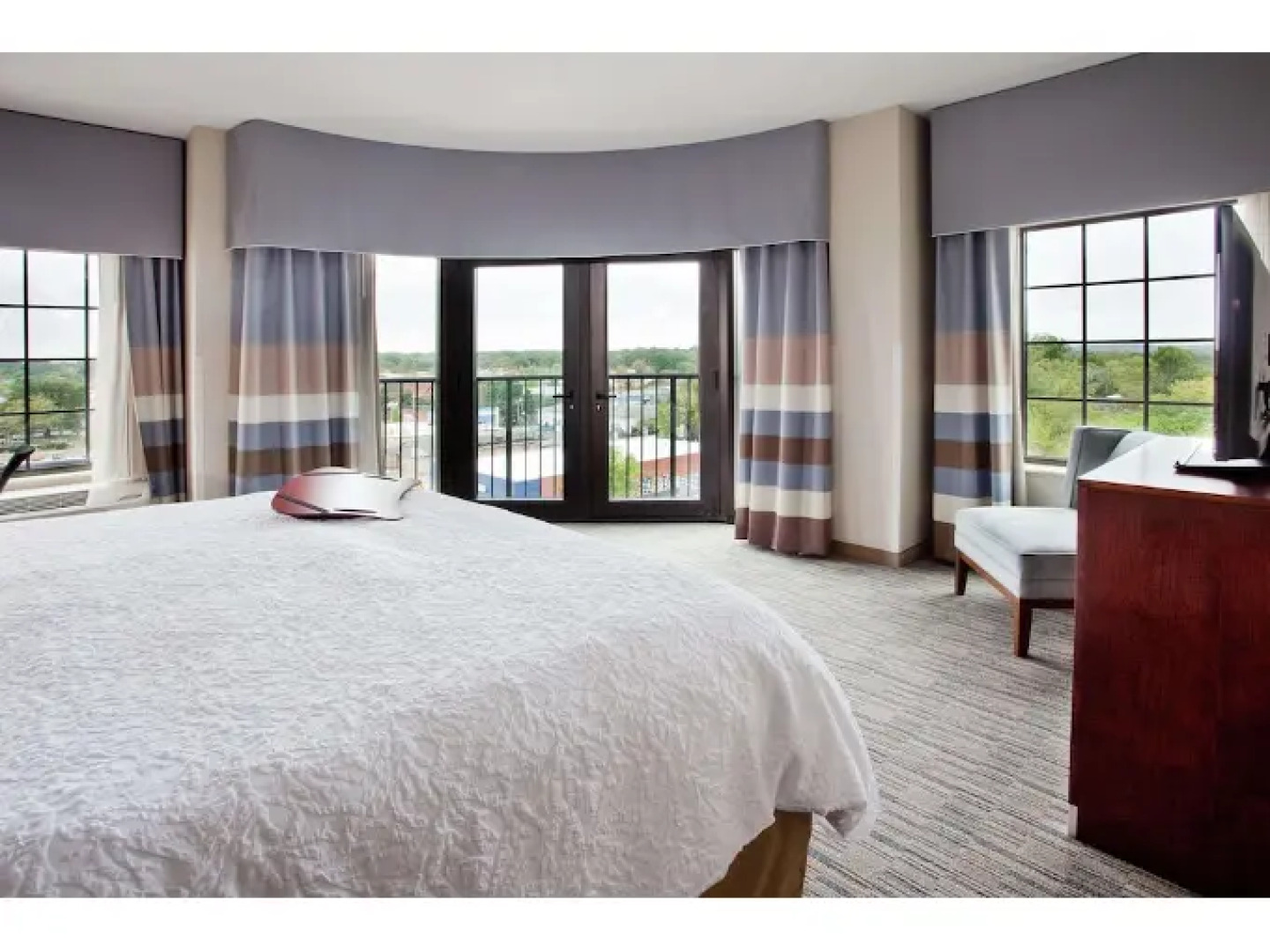 Hampton Inn and Suites Chapel Hill Carrboro Downtown