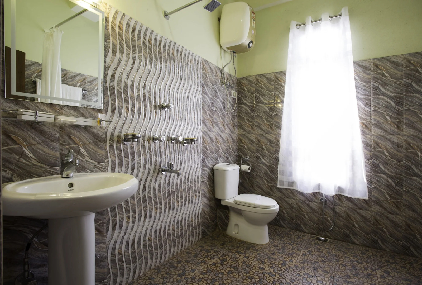 Golden Star Continental & Spa