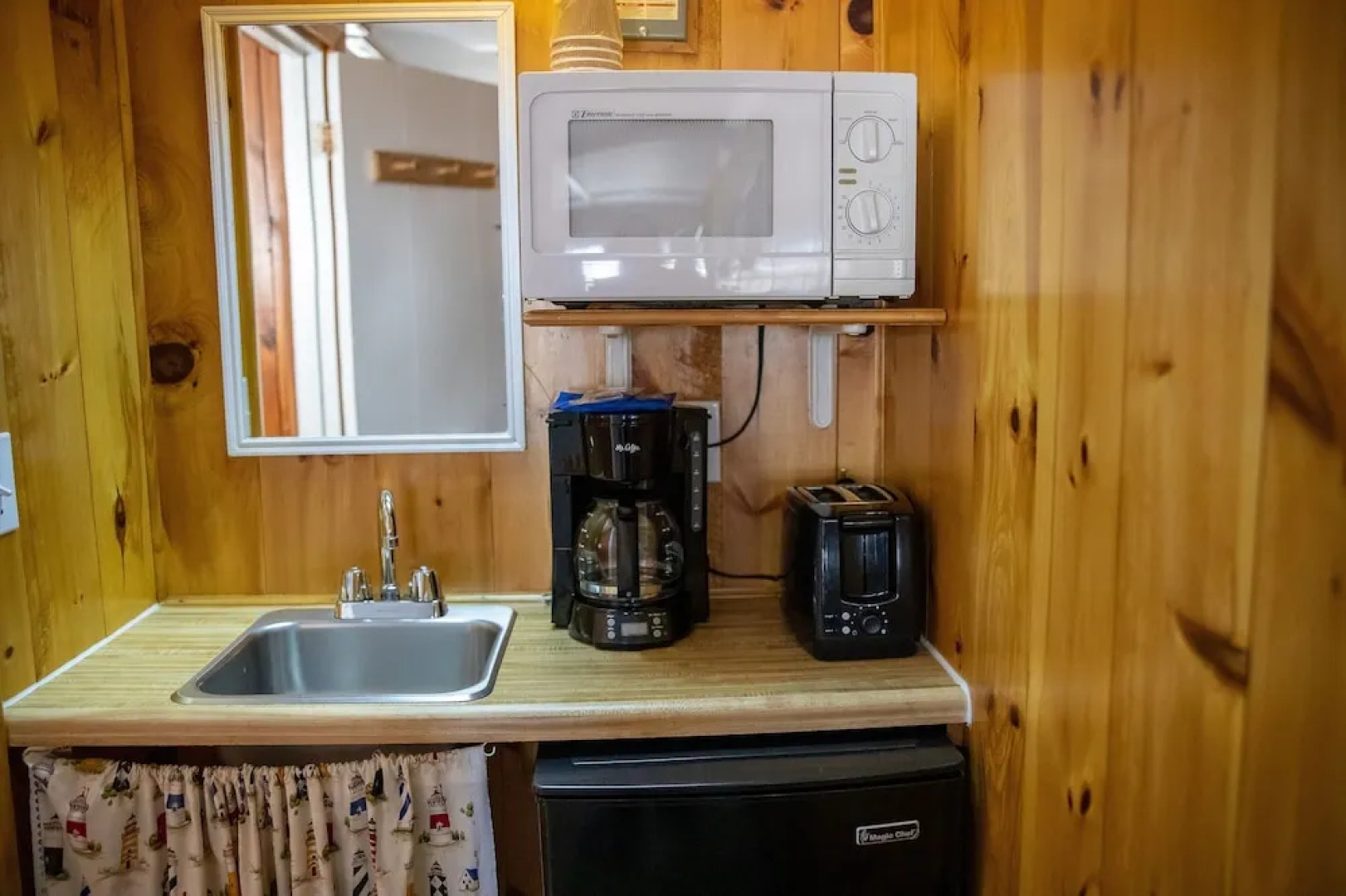 Isleview Motel and Cottages