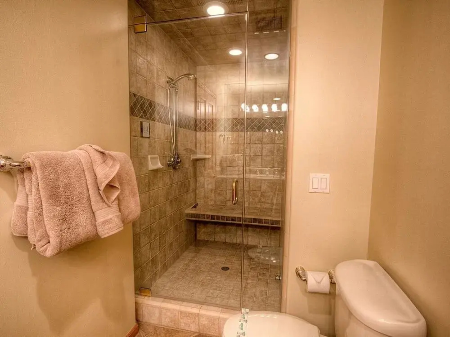 Silver Rock Spectacular Skyland Home 5 Br cabin by RedAwning