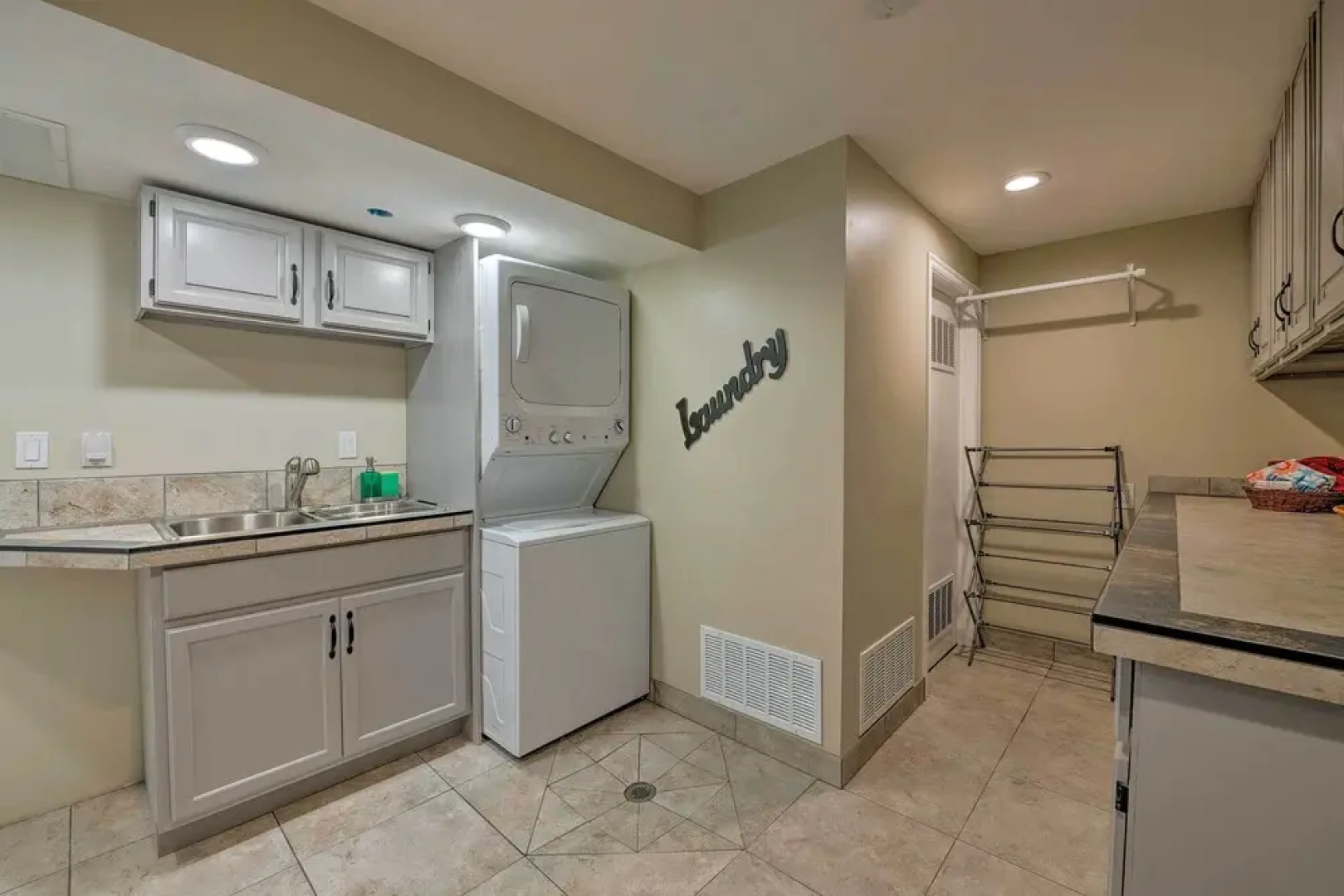 Roomy Salt Lake City Apt With Movie/game Room