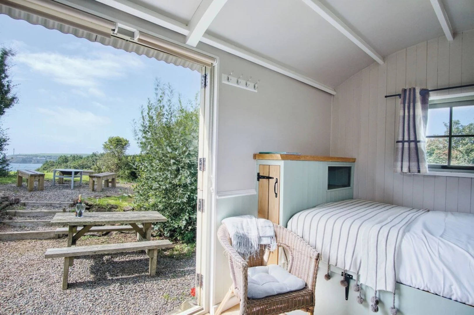 Haven View - 1 Bed Shepherds Hut - St Ishmael's
