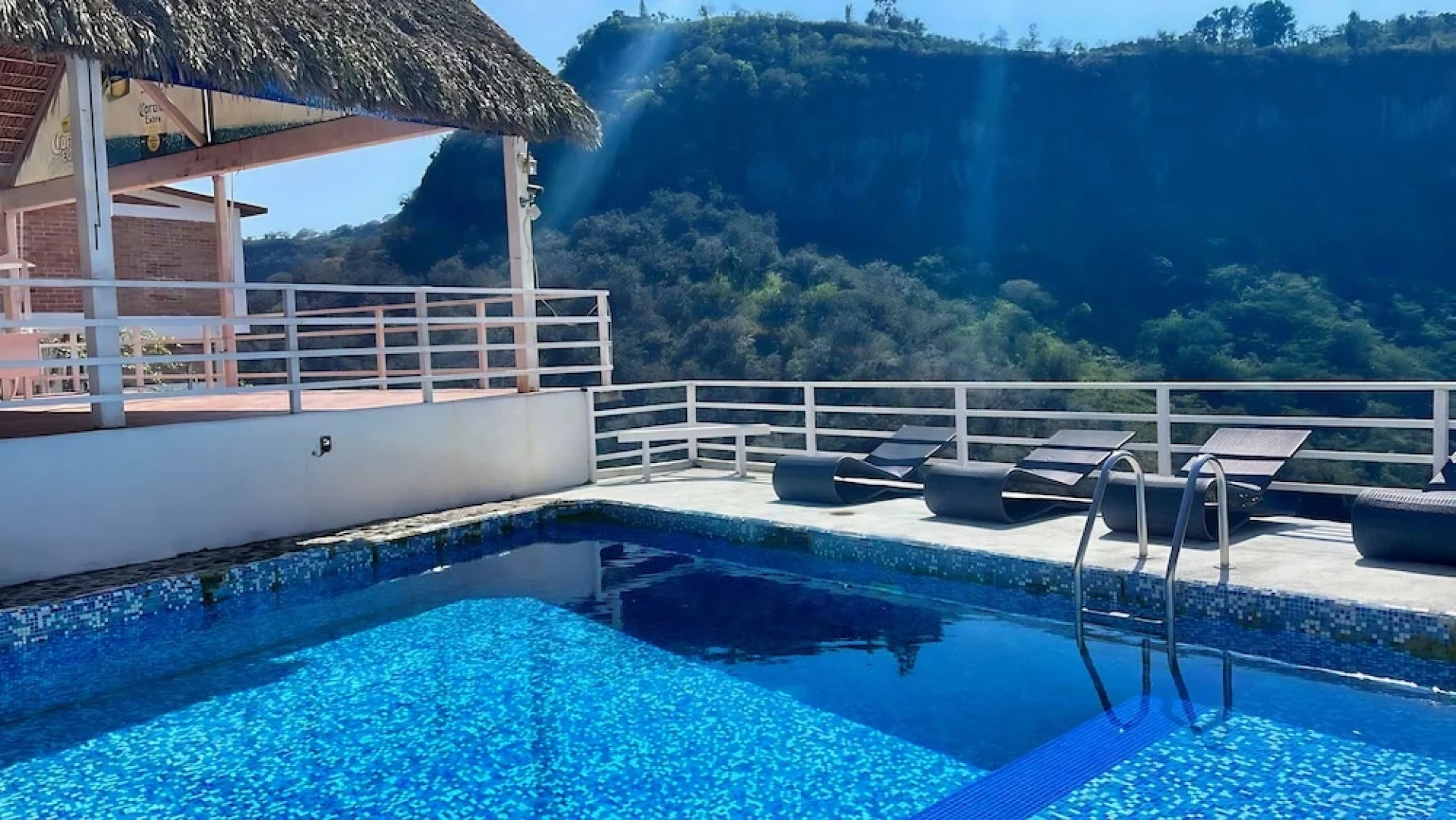 La Palapa & Posada Mía