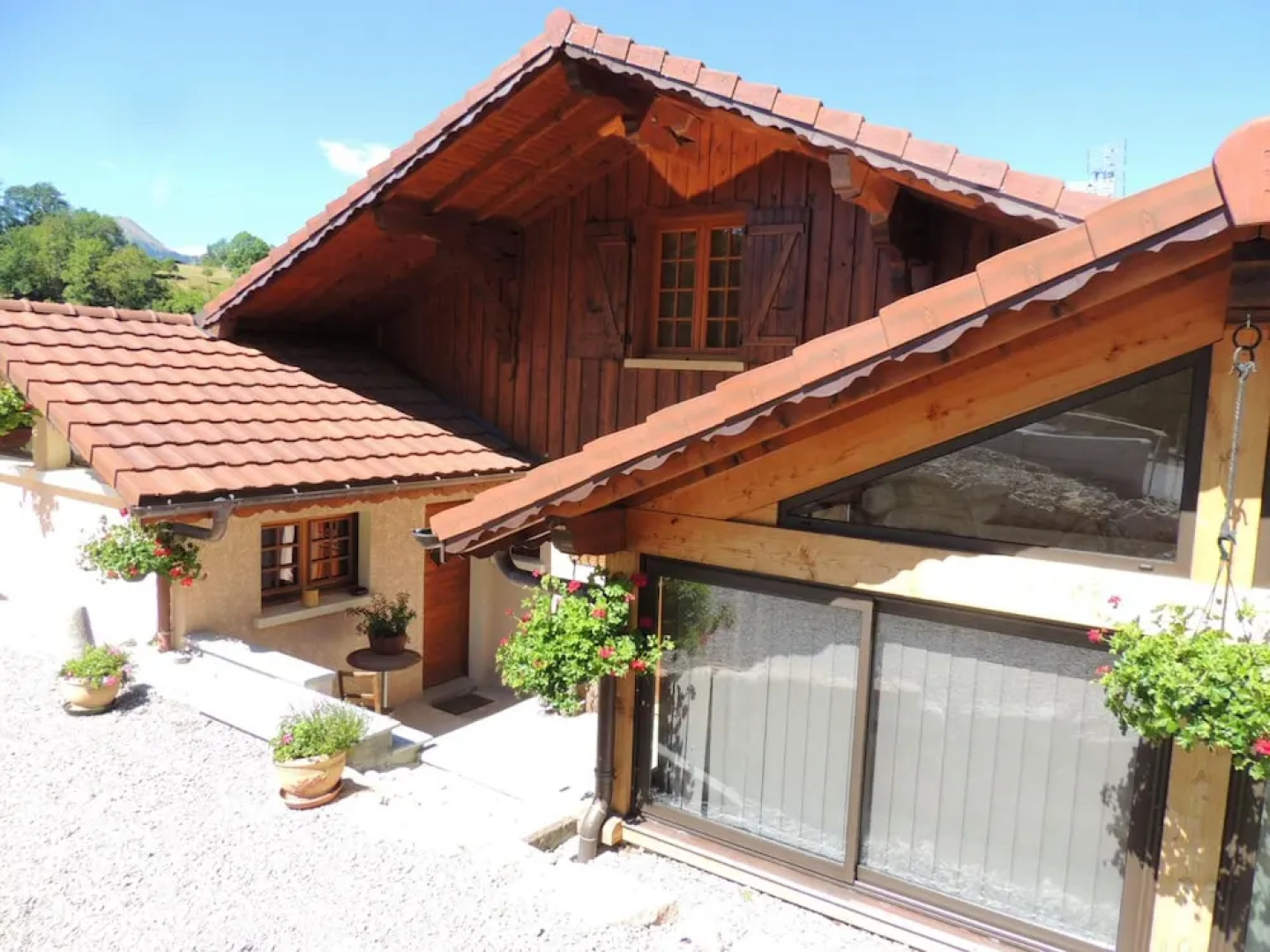Chalet With 4 Bedrooms in Mont-saxonnex, With Wonderful Mountain View, Furnished Garden and Wifi - 17 km From the Slopes