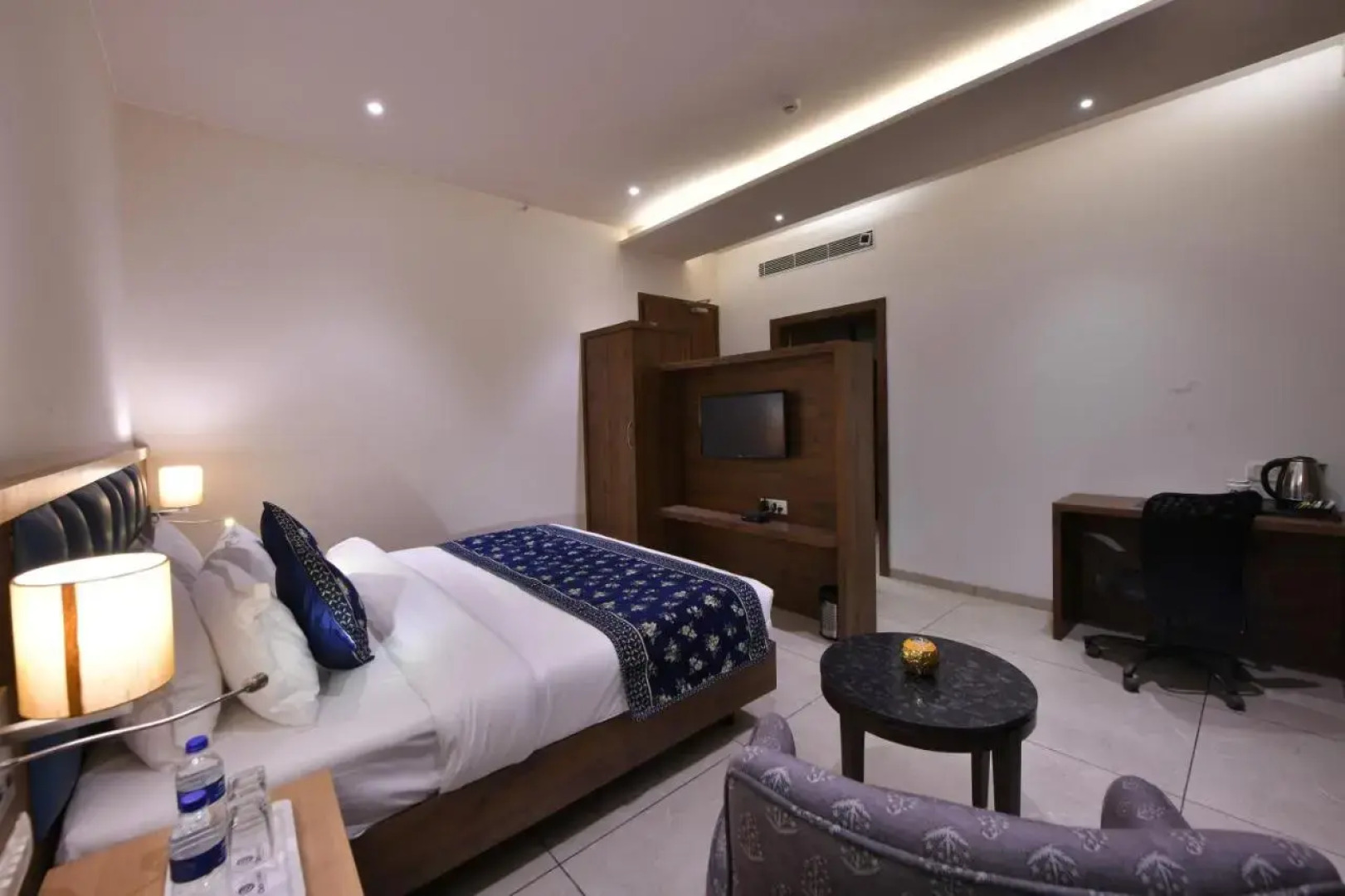 Click Hotel LH Seven Morbi