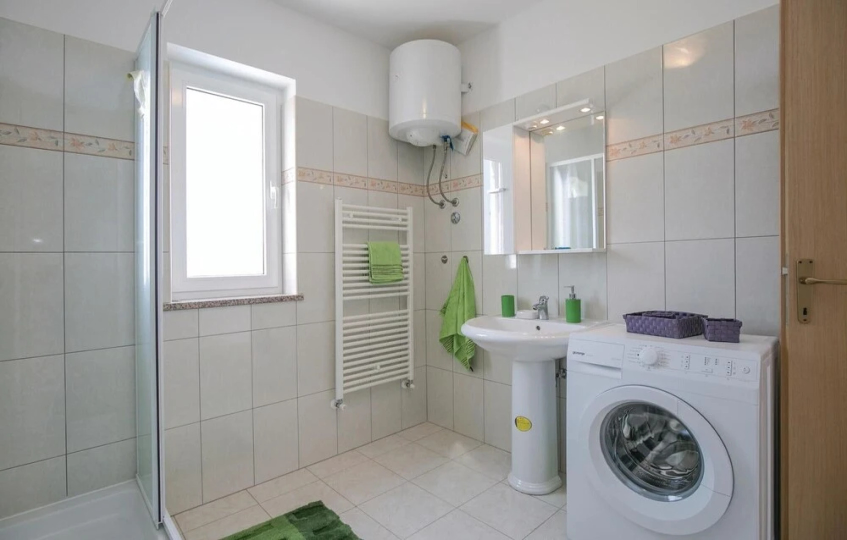 Amazing Home in Drenje With Wifi and 4 Bedrooms