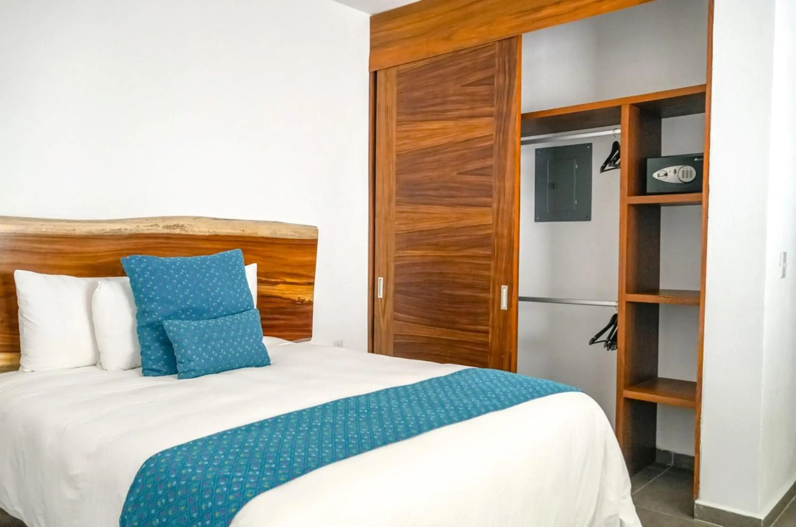 Ysuri Sayulita - Beachfront Hotel