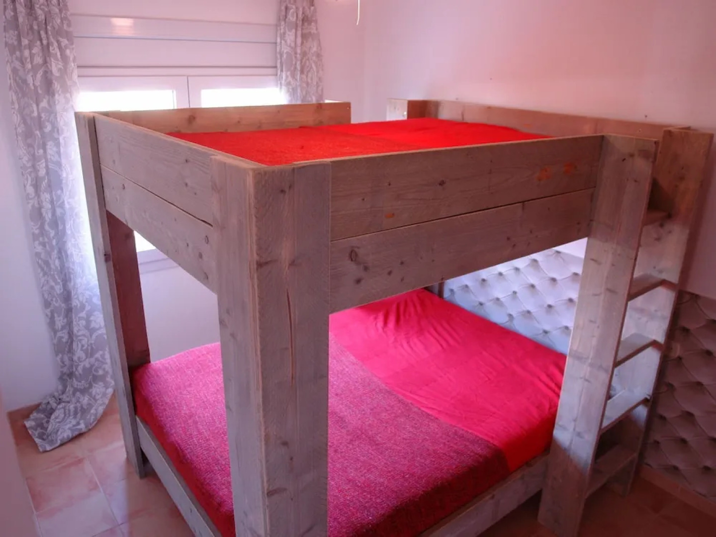 Spacious Villa in Vilacolum With Swimming Pool