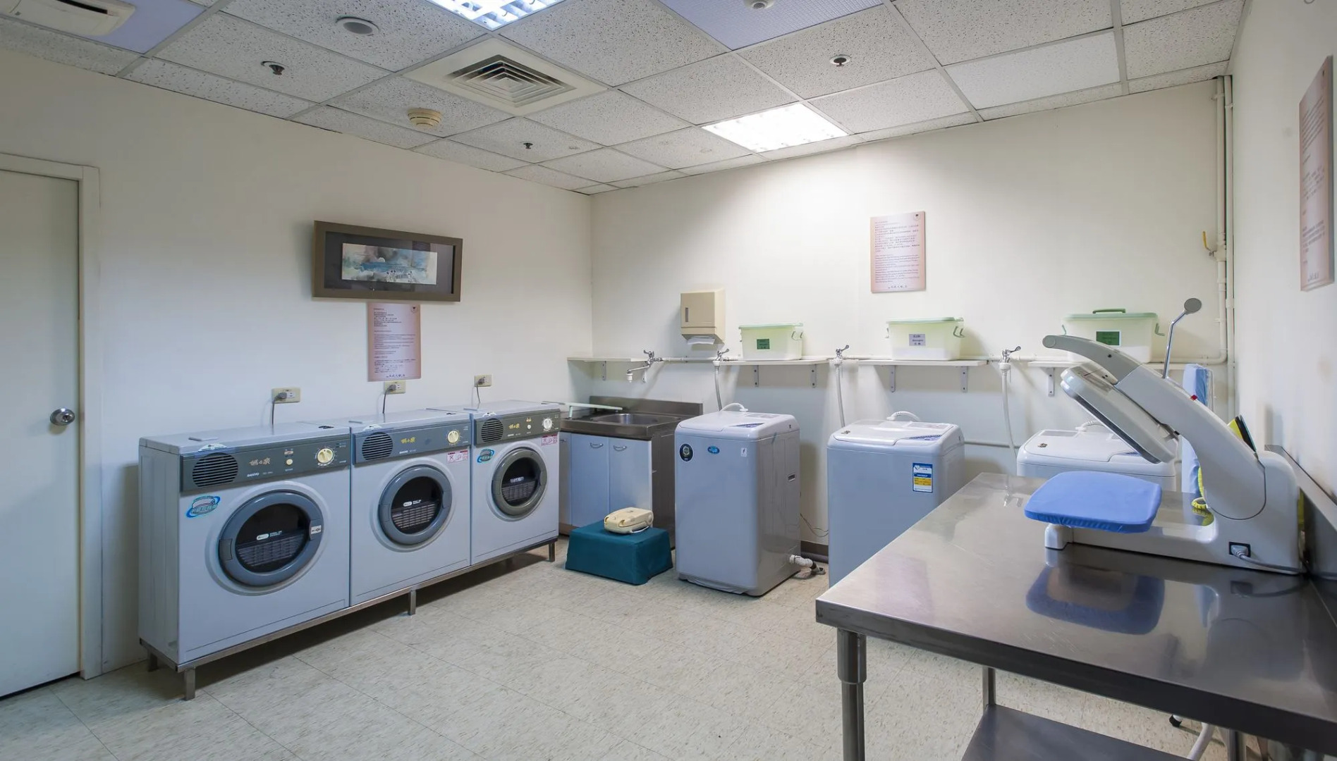 Le Midi Hotel Jungli