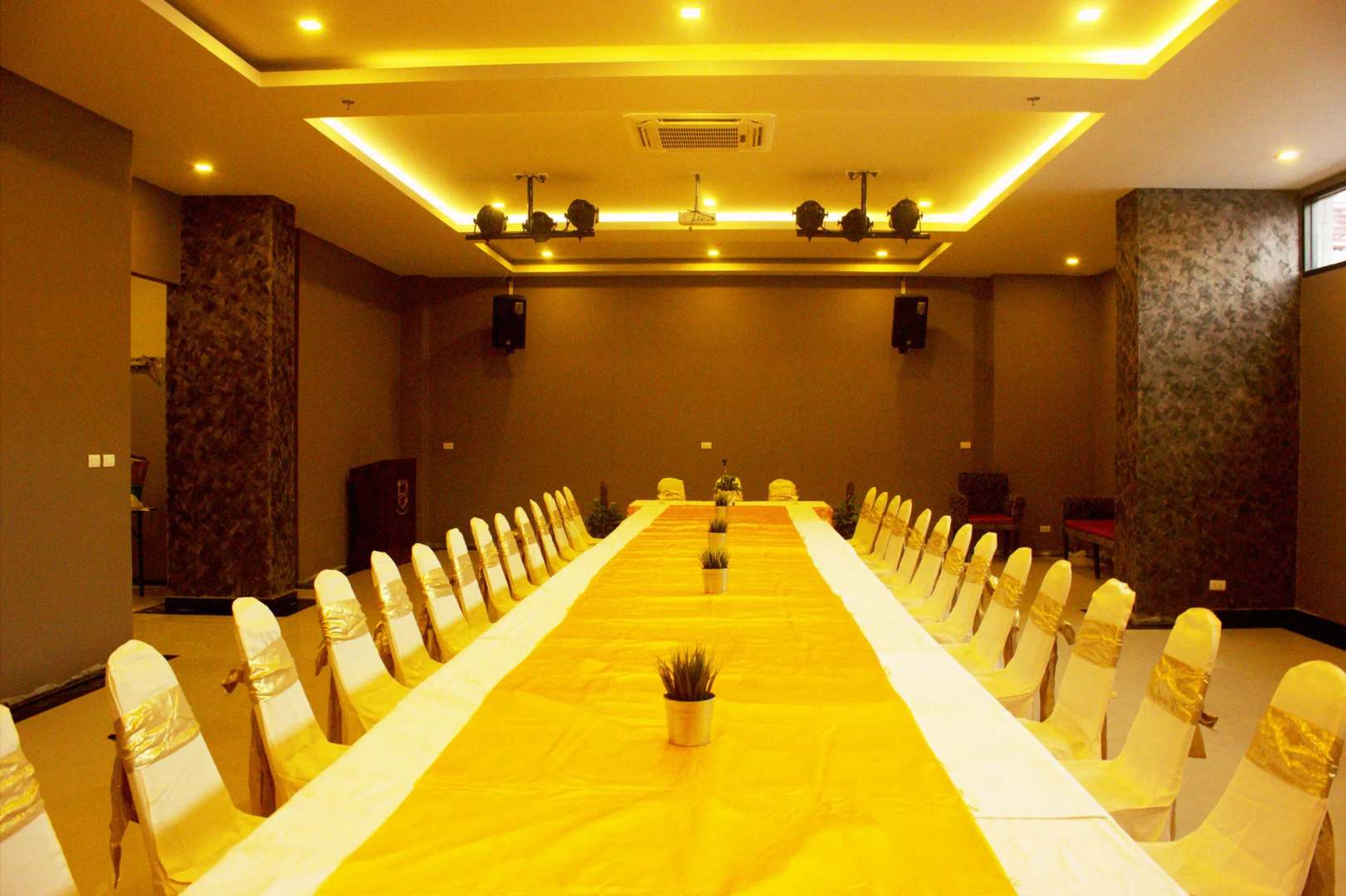 Отель The Gig Hotel