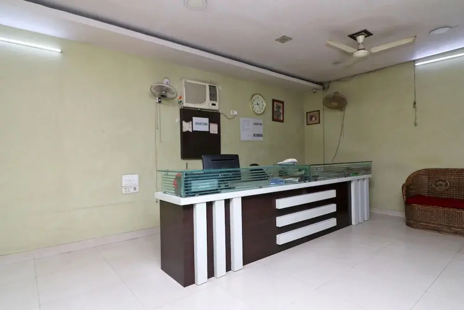 Spot On 42114 Hotel Ashoka