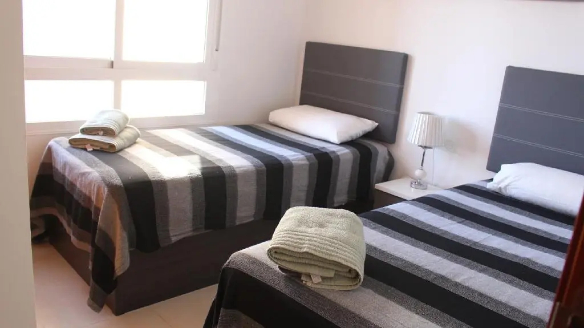 Beautiful 3 bed, 2 bath modern apartment