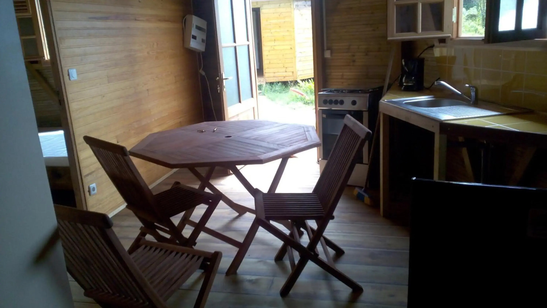 Bungalow de 2 chambres avec piscine partagee jardin amenage et wifi a Le Robert