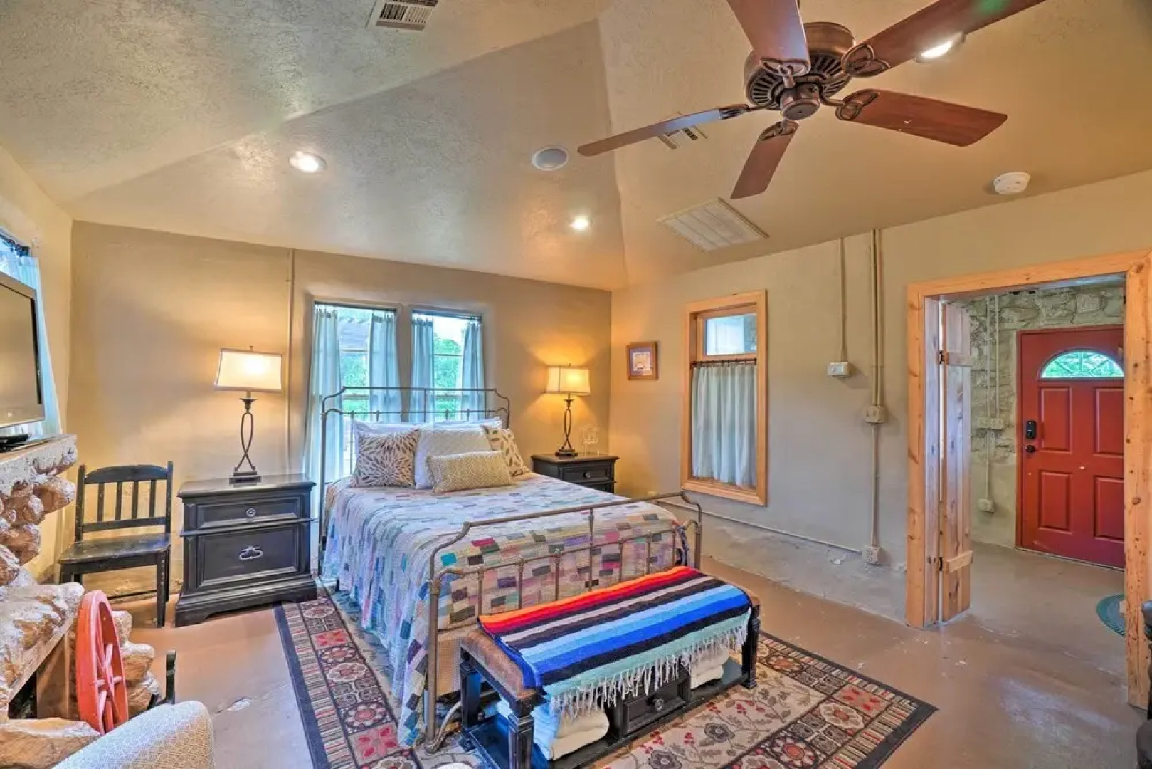 Enchanting Hilltop Cottage in Medicine Park!