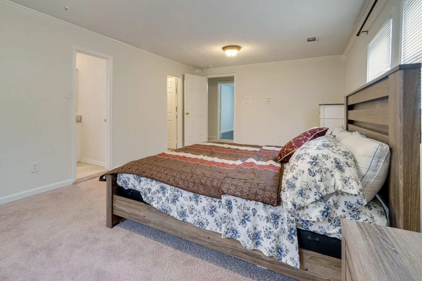 Spacious Triangle Townhome - Near Hiking & Golf!