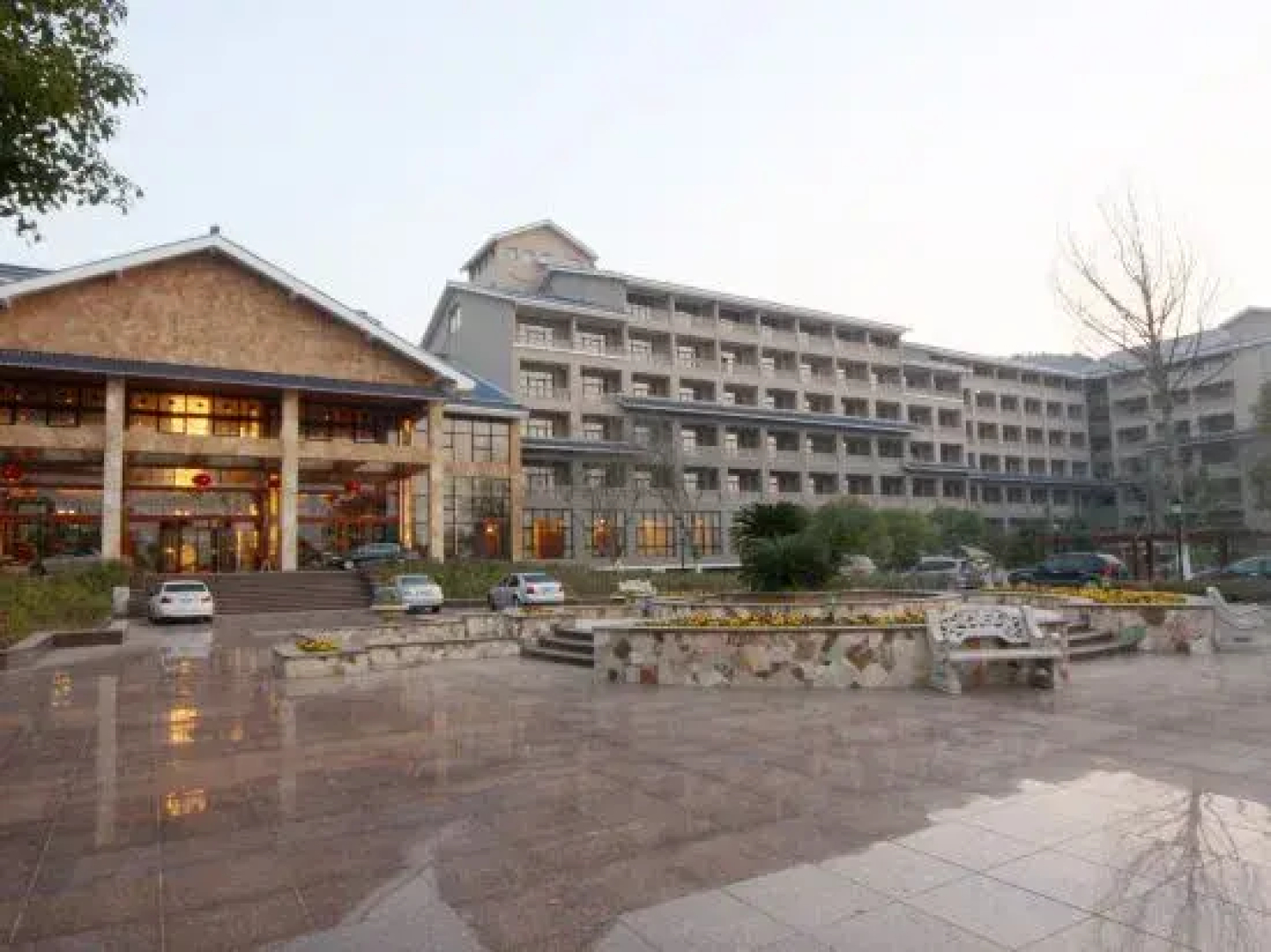 Donggu Lake Xiangshan New Century Hotel