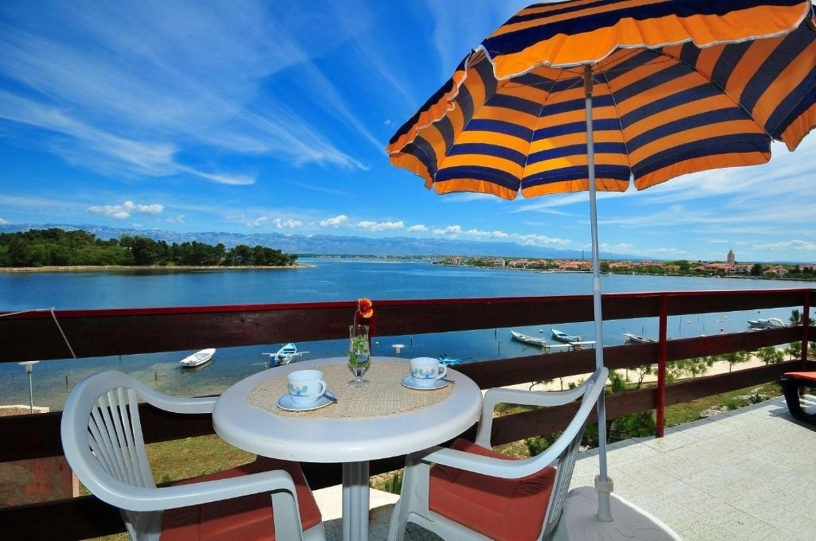 Apartment Ljilja - 10m from the sea with parking: A3 Nin, Zadar riviera