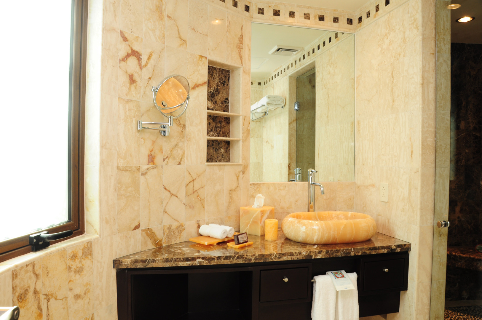 El Taj Oceanfront & Beachside Condo Hotel