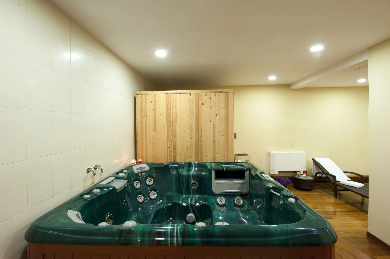 Efplias Hotel Apartments and Suites