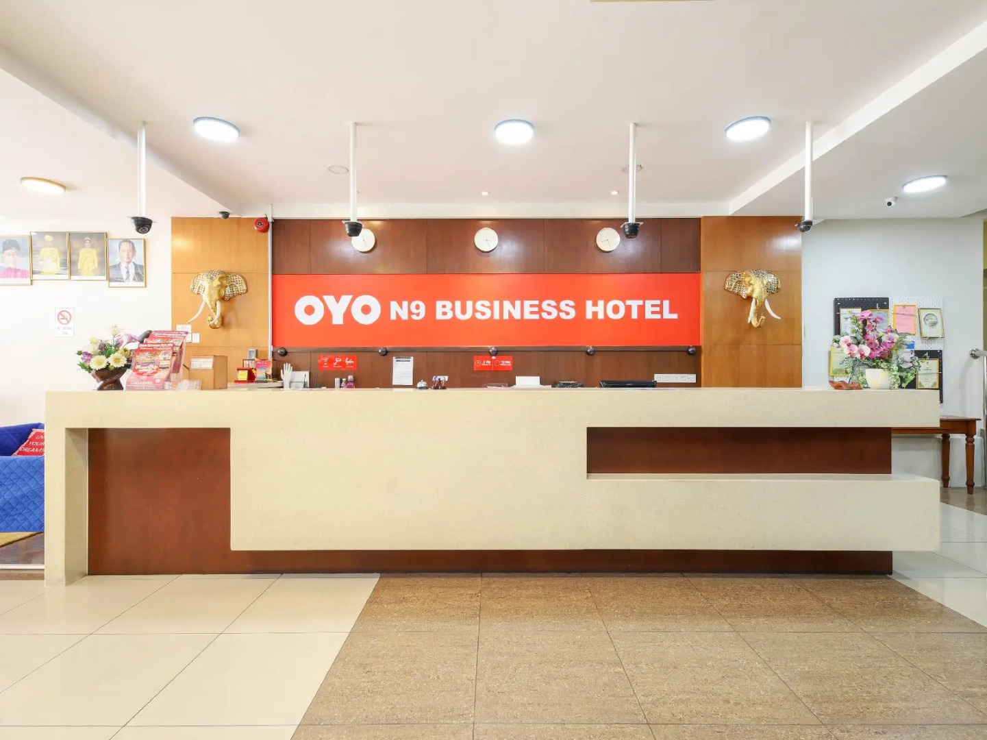 OYO 43955 N9 Business Hotel
