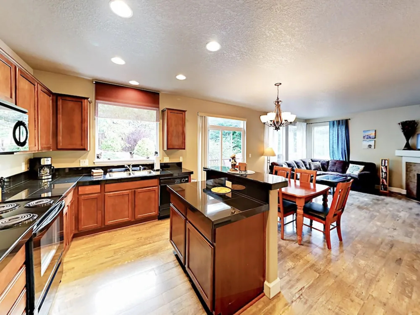 1595 Sundown Home 2 Bedrooms 2.5 Bathrooms Home