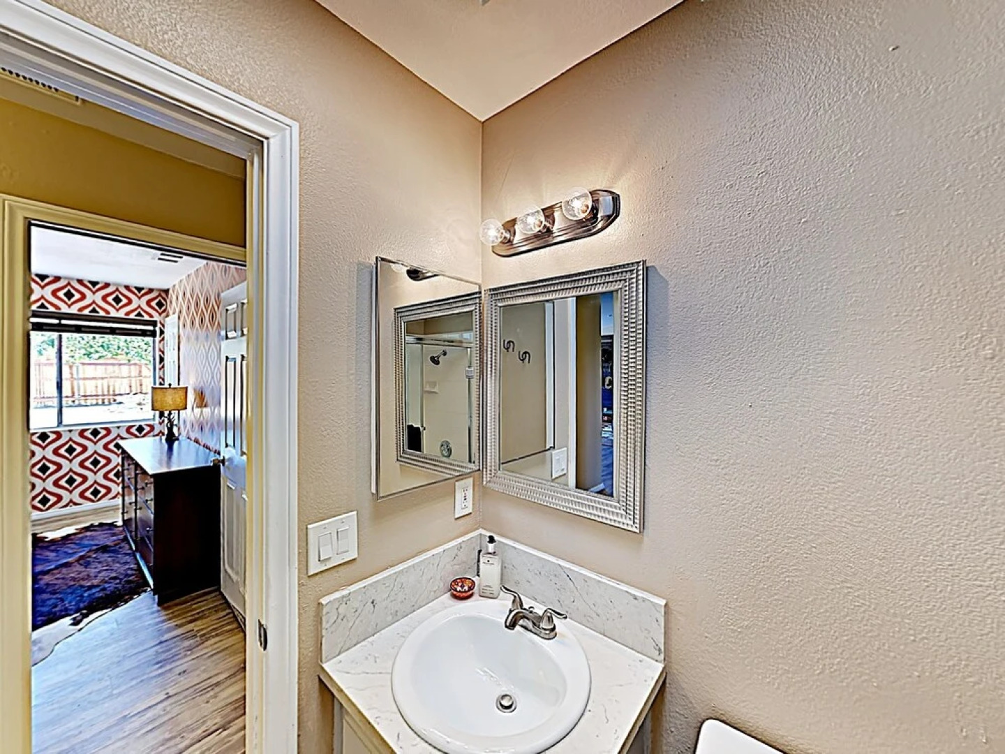 Rawhide Ranch - Walk To Pappy And Harriet's With Hot Tub! 3 Bedroom Home by RedAwning