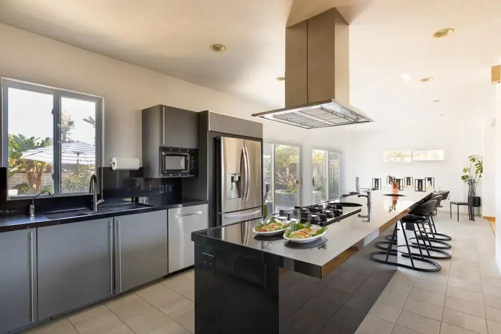 Beachcomber by AvantStay | 1 Block from Beach - Modern Estate w/ Ocean Views